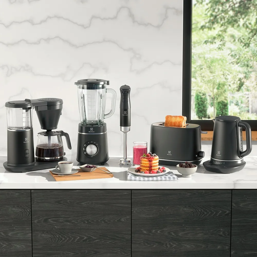 Chaleira Elétrica Electrolux 1,7L Inox Preta Expert com Tecnologia PerfectSense (EKP70)