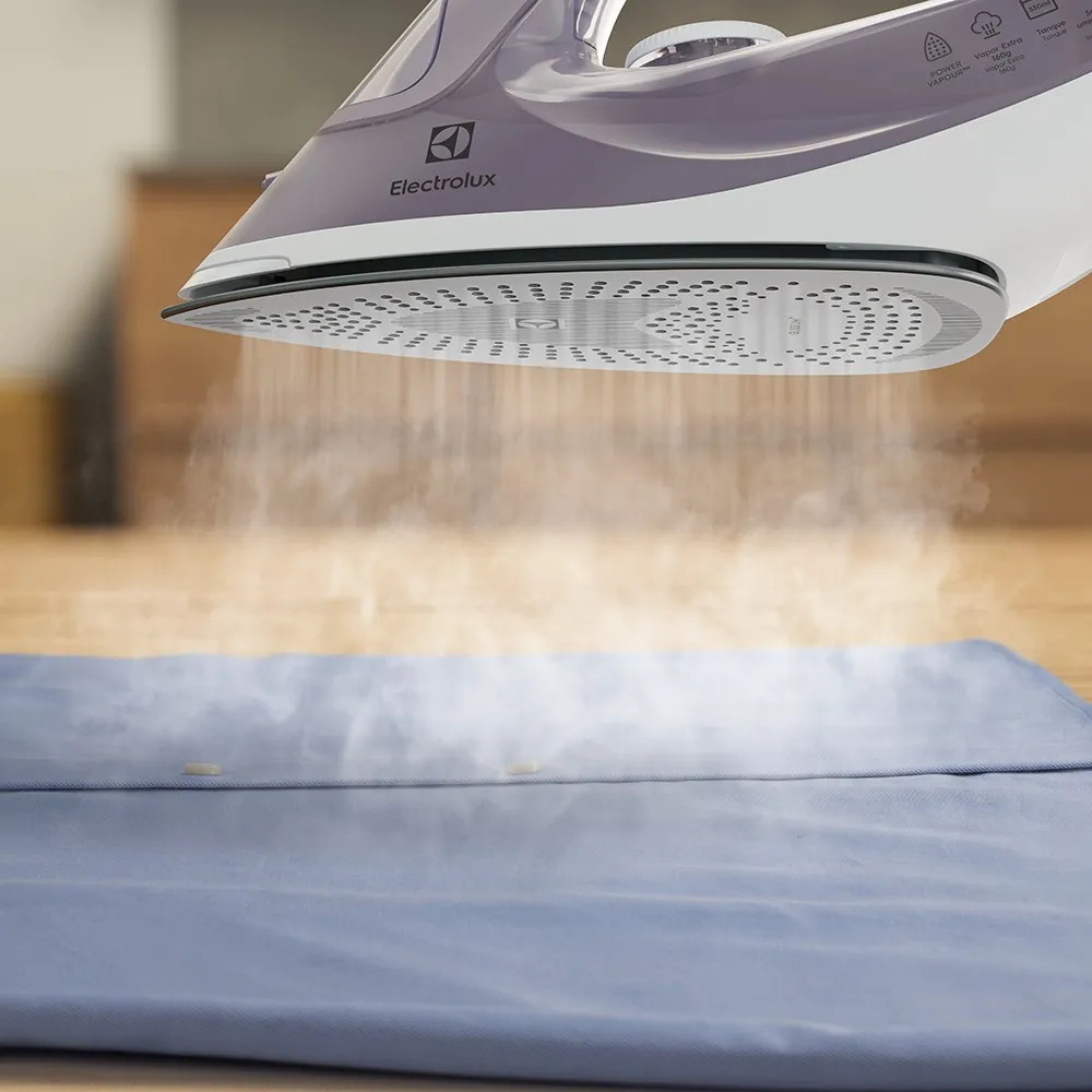 Ferro de Passar a Vapor e a Seco Electrolux Lavanda Experience com PowerVapour (ESI50)
