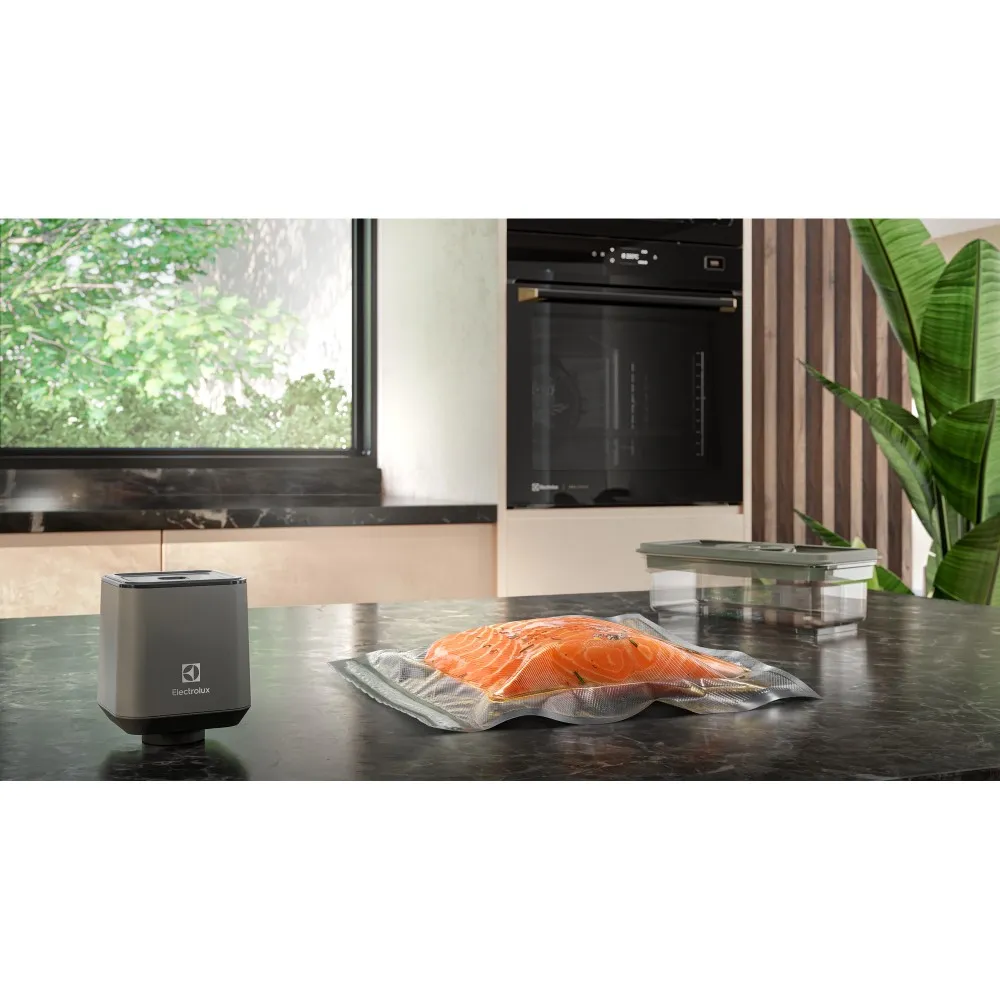 Seladora a Vácuo Portátil Electrolux com 5 Sacos Herméticos Reutilizáveis